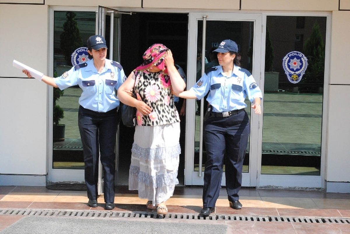Yaşlı Adama Fuhuş Tuzağı Kuran Kadın Yakalandı