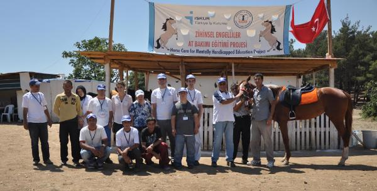 Zihinsel Engelli Çocuklar Seyislik Öğreniyor