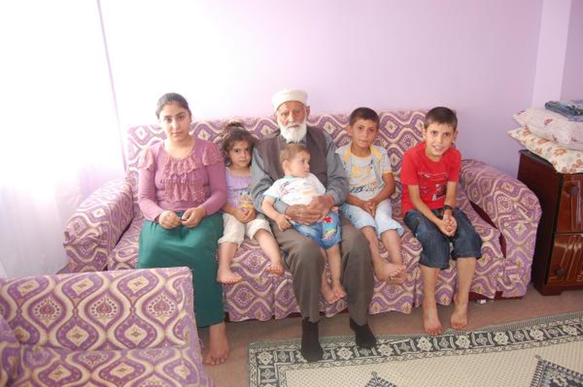 100 Yaşındaki Keso Dede Gençlere Taş Çıkarıyor