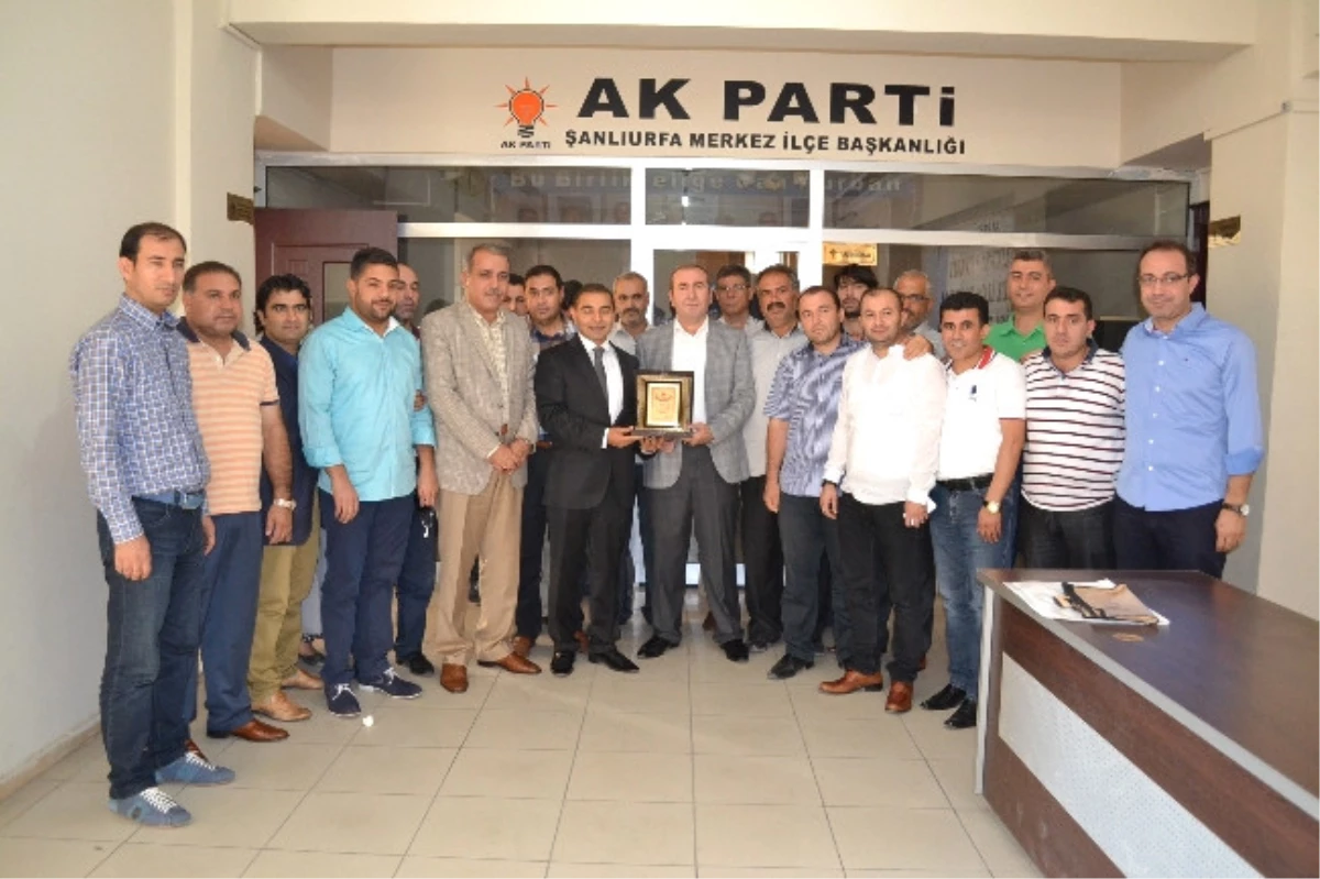 AK Parti Merkez İlçe Teşkilatı İstifasını Sundu