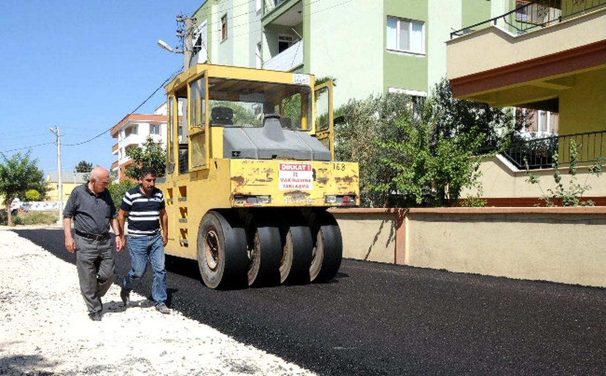 Aliağa Belediyesi\'nden Bayram Öncesi Asfalt Mesaisi
