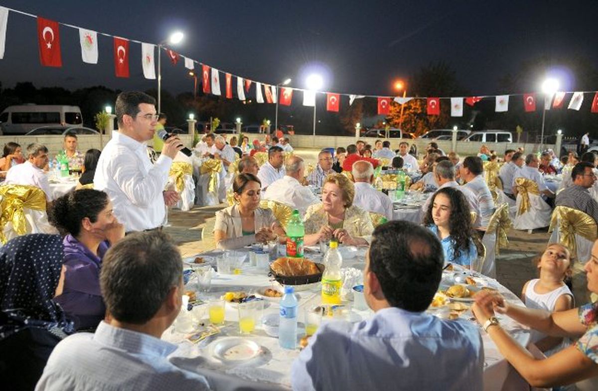 Başkan Tütüncü Muhtarlarla İftarda Buluştu
