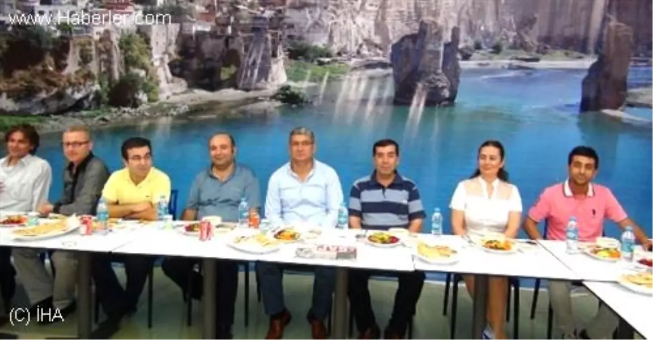 Batman Park AVM'den Gazetecilere İftar Yemeği