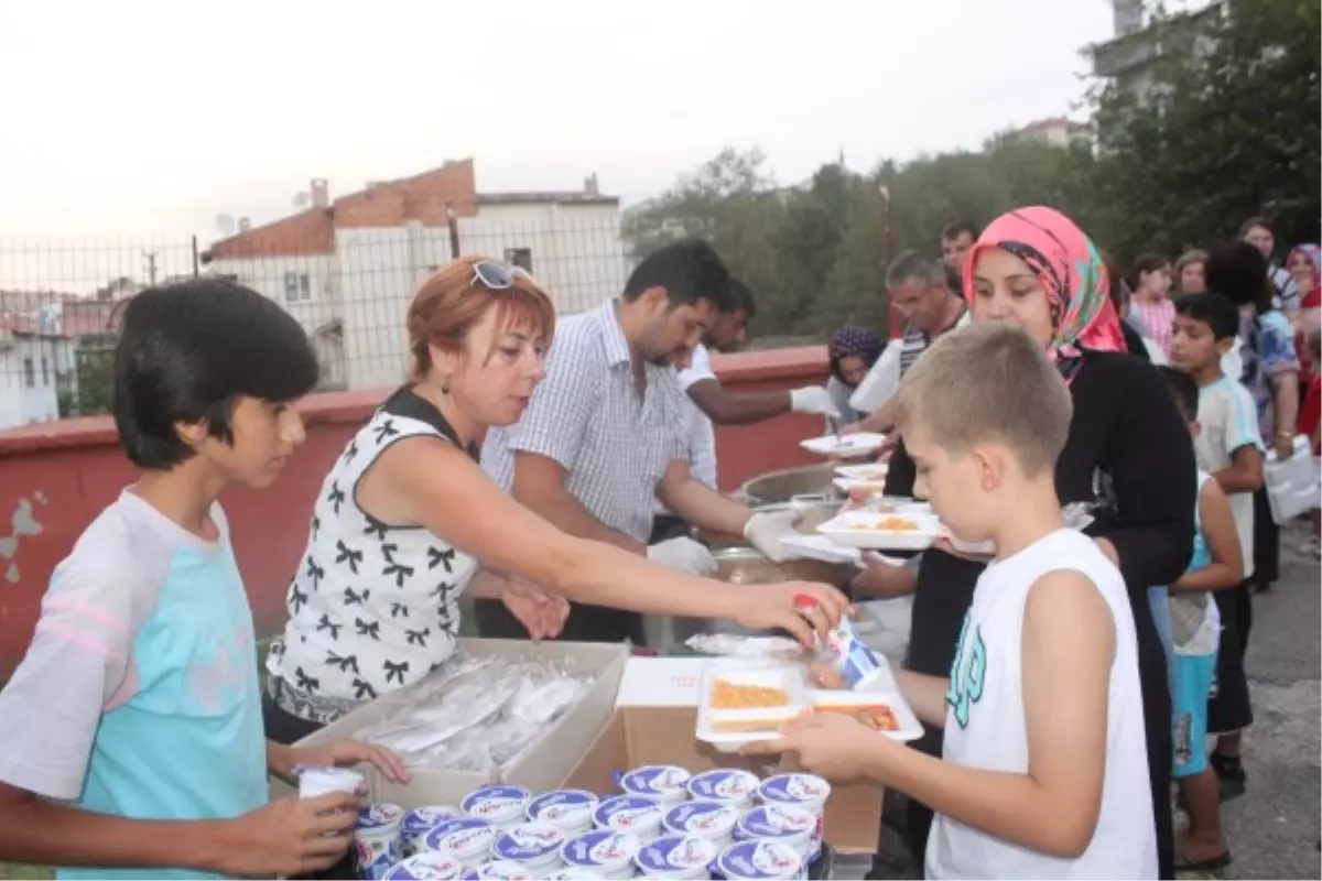 Belediyenin İftarı Büyük Cami\'de Devam Etti…