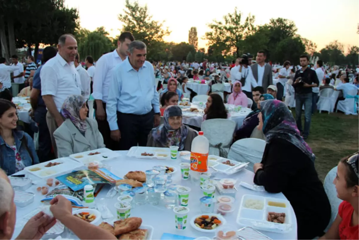 "Biriz, Beraberiz, Kardeşiz"