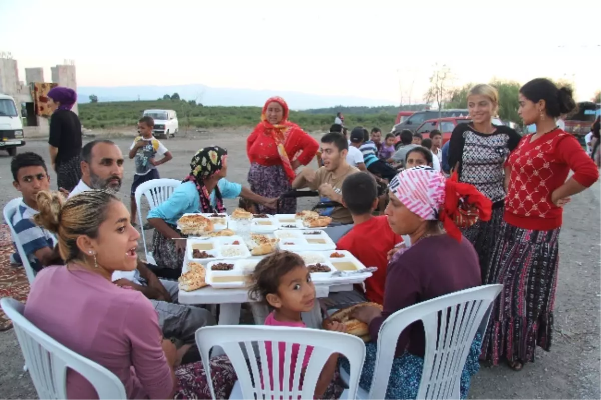 Böyle Olur Romanların İftarı