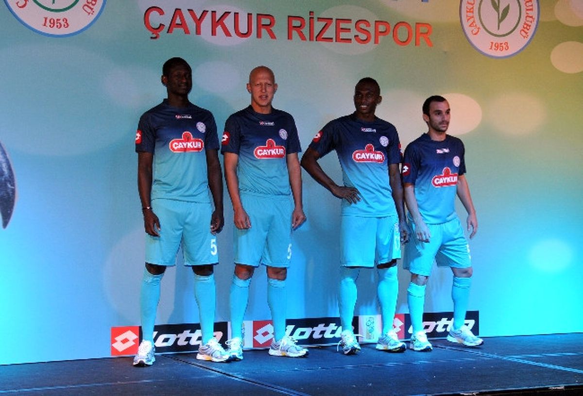 Çaykur Rizespor'un Yeni Sezon Formaları Tanıtıldı
