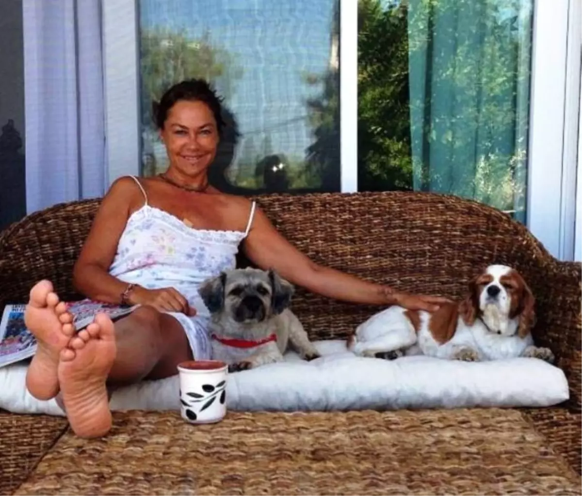 Hülya Avşar Ayvalık\'ta ki Evinde Tatil Yapıyor