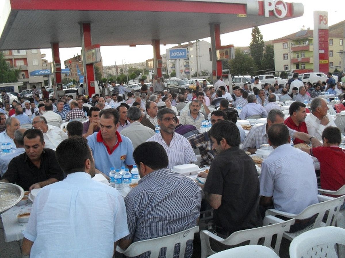 Elazığlı İşadamları İftar Yemeği Verdi