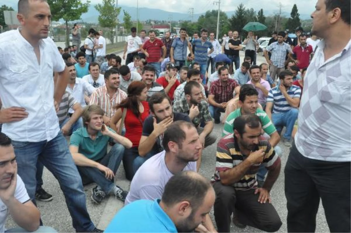 İşçiler Sendikayı Basıp, Yolu Ulaşıma Kapattılar