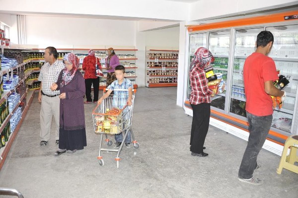 Hayır Çarşısı İhtiyaç Sahiplerinin Yüzünü Güldürüyor
