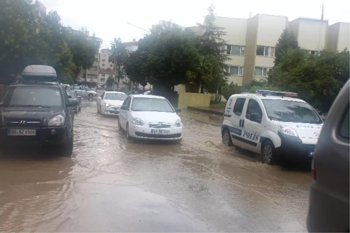 Kocaeli Sağanak Yağışa Teslim Oldu