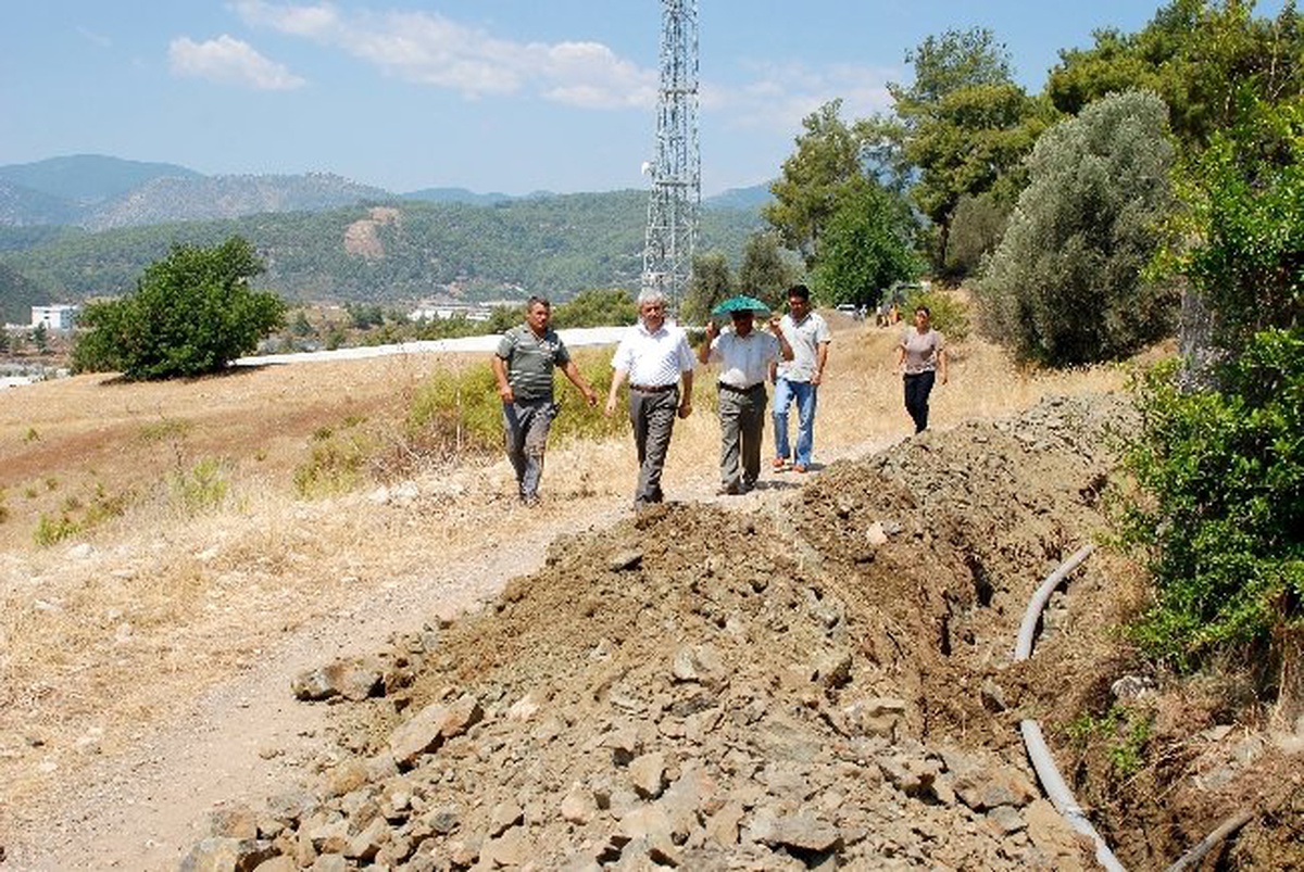 Kumluca Belediyesi Toptaş Köyü\'ne Yeni İçme Suyu Hattı Yapıyor