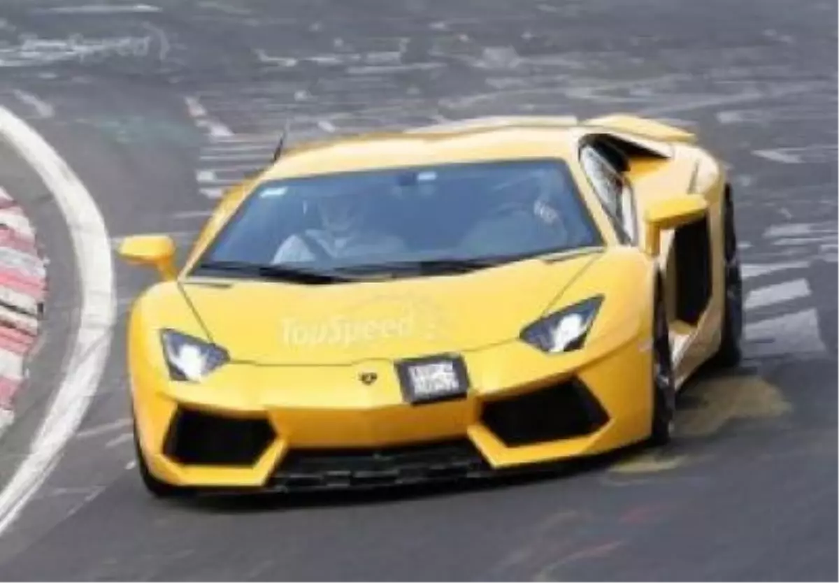 Lamborghini Cabrera Testlerden Geçmeye Devam Ediyor