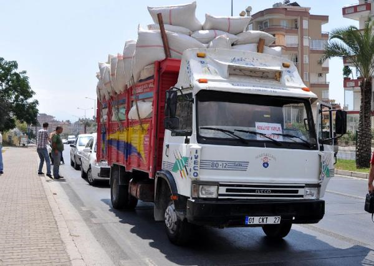 Saman Yüklü Kamyonette Gümrük Kaçağı Sigara