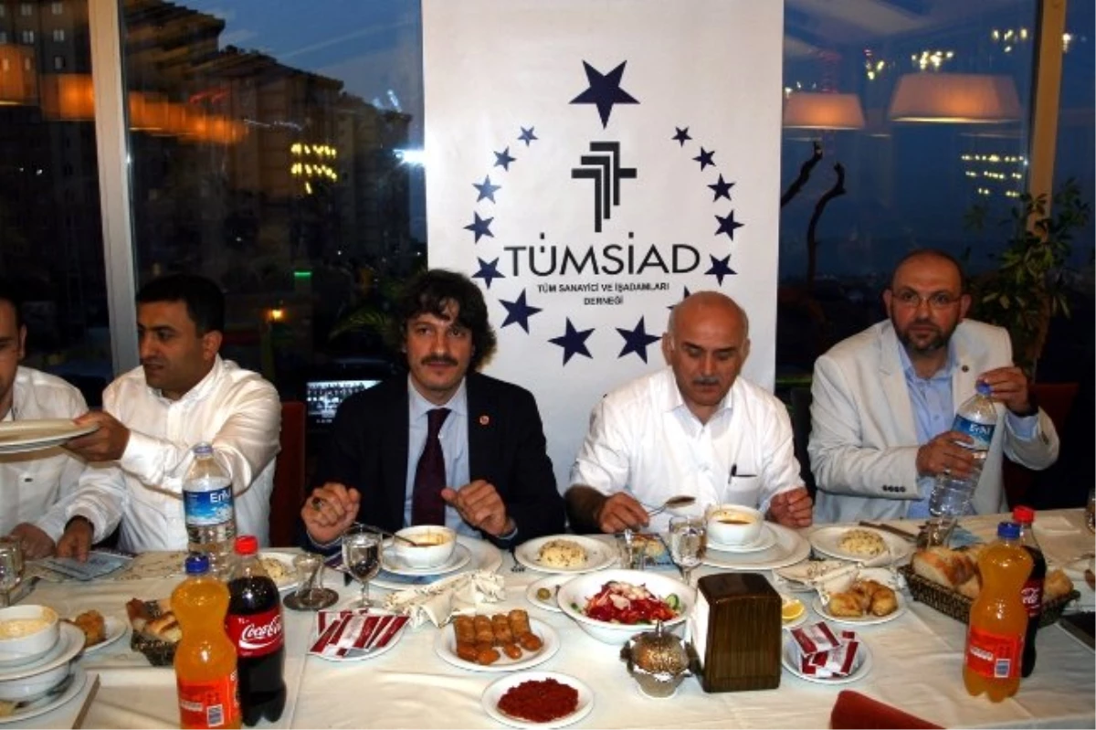 TÜMSİAD Trabzon Şubesi\'nden İftar Yemeği