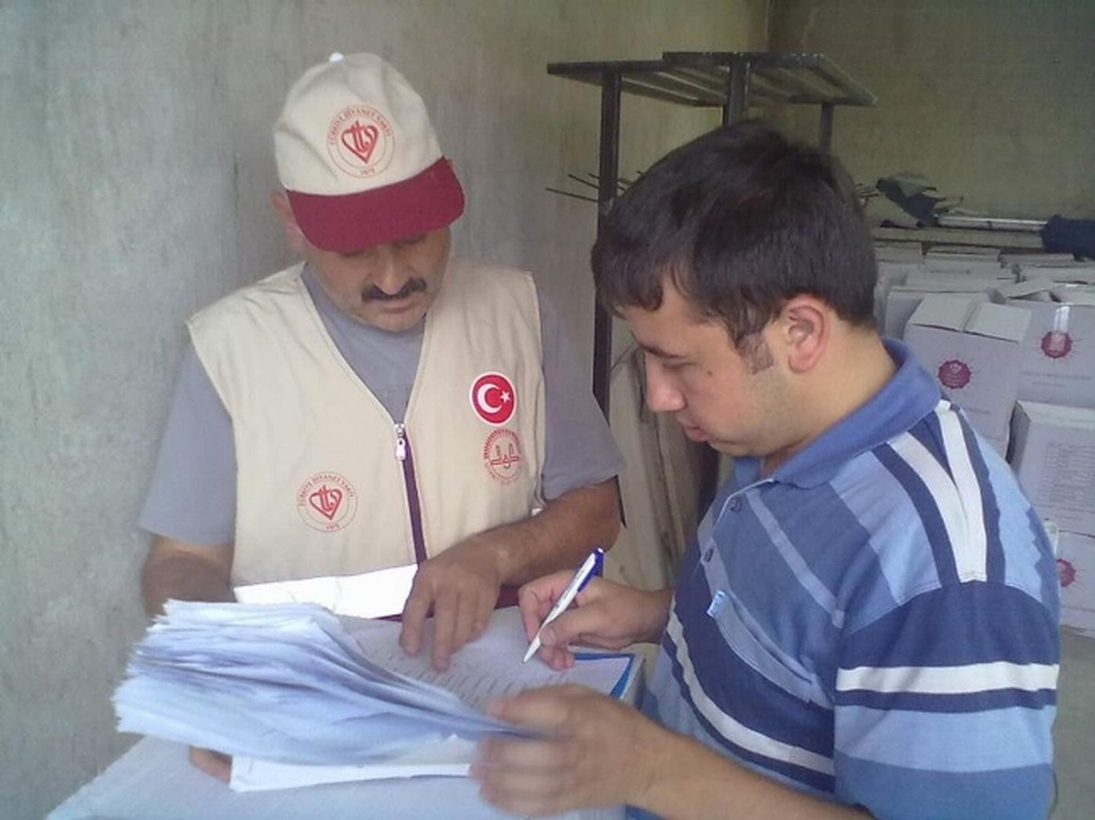 Türkiye Diyanet Vakfı\'ndan 150 Yoksul Aileye Gıda Yardımı