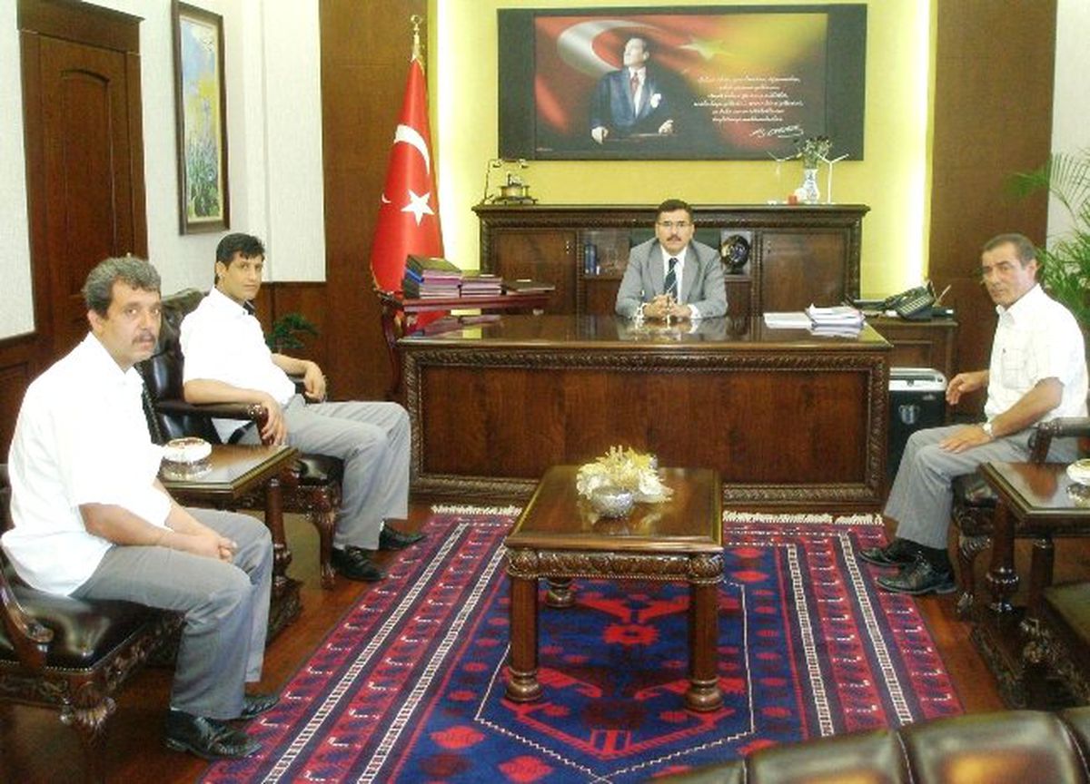 Vali Turhan, Edremitli Romanlarla İftarda Bir Araya Gelecek