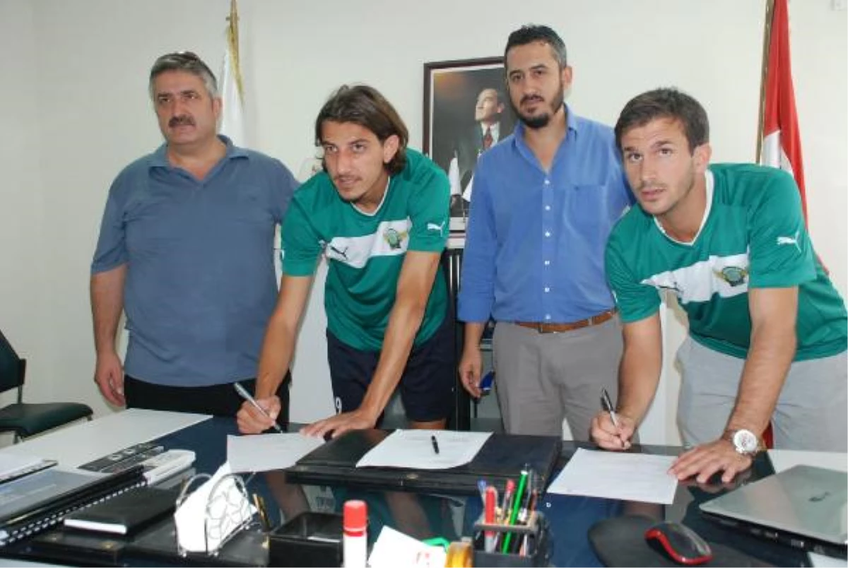 Akhisar\'da Sesar ve Mehmet Akyüz İmzaladı