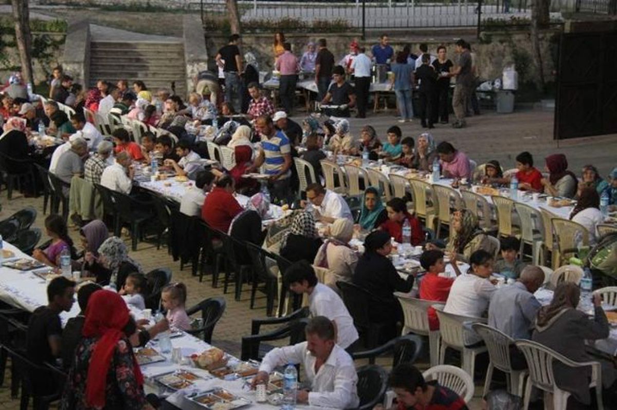 Aksoy, İftarda Bağlarbaşı Mahallesi Sakinleri Buluştu