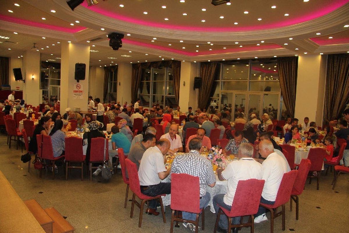 Ali İnci, Esnaflarla İftarda Bir Araya Geldi