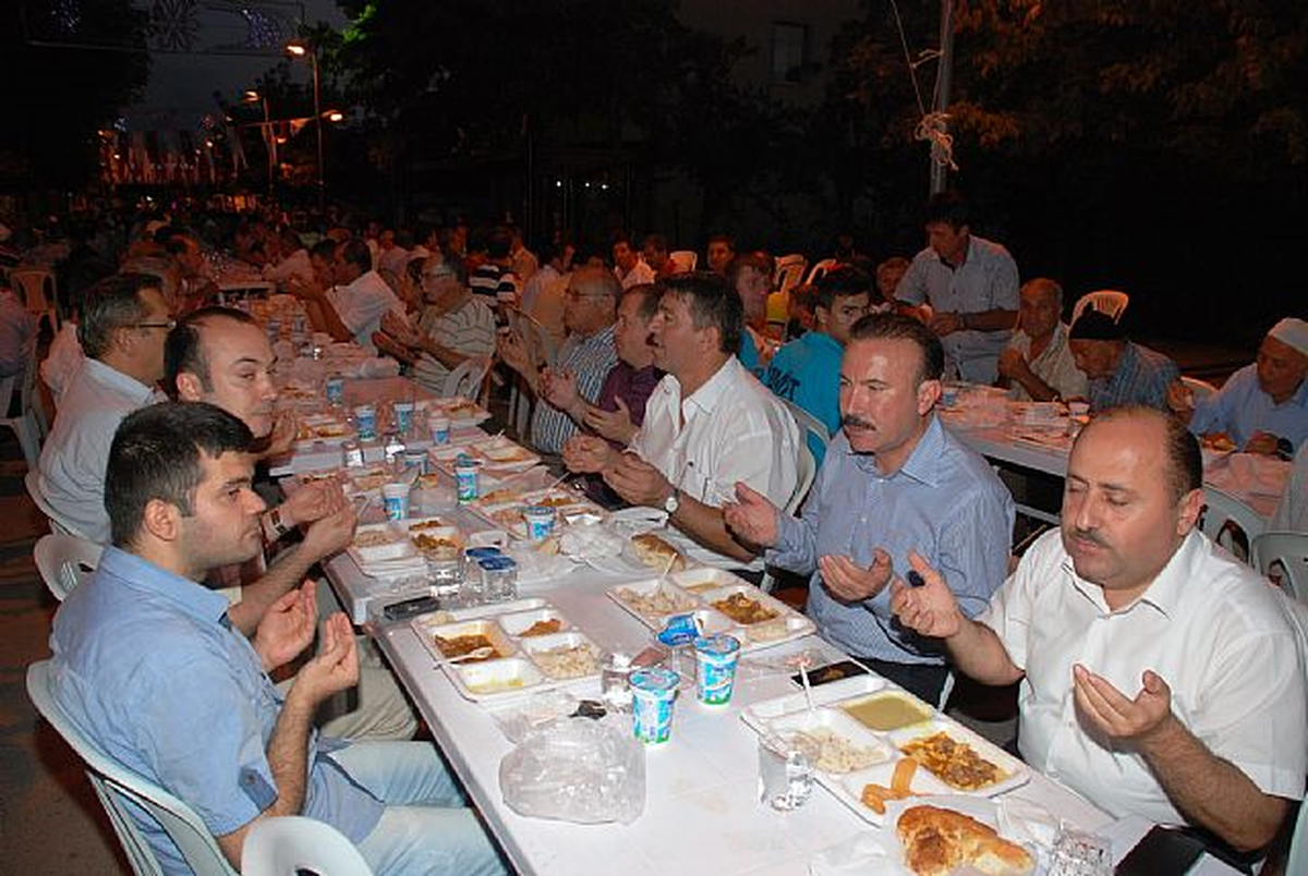 Alikahya´da 2000 Kişilik İftar