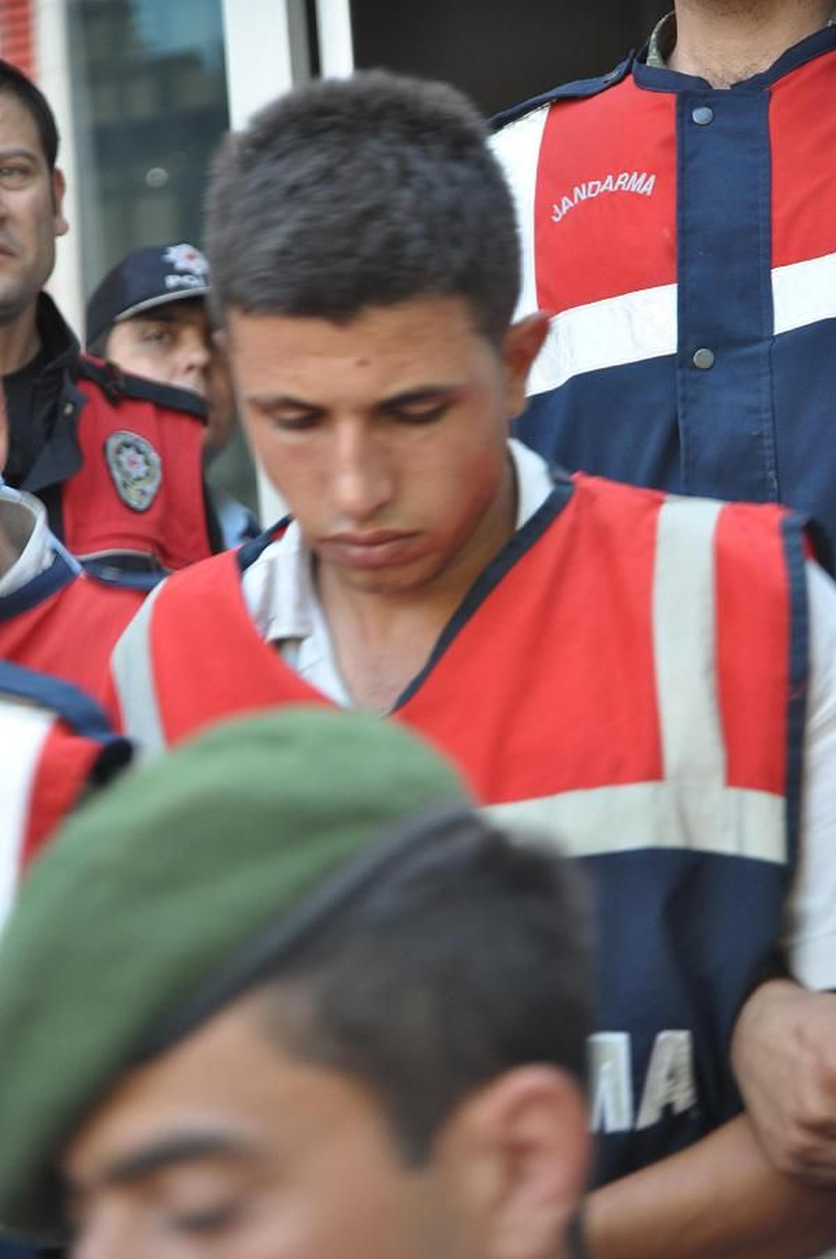 Asker Firarisi Öldürdüğü Kişinin Aracıyla Kaçarken Yakalandı