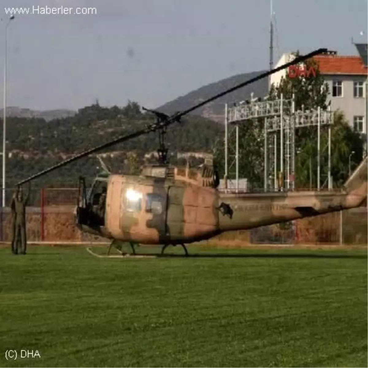 Askeri Helikopter Acil İniş Yaptı