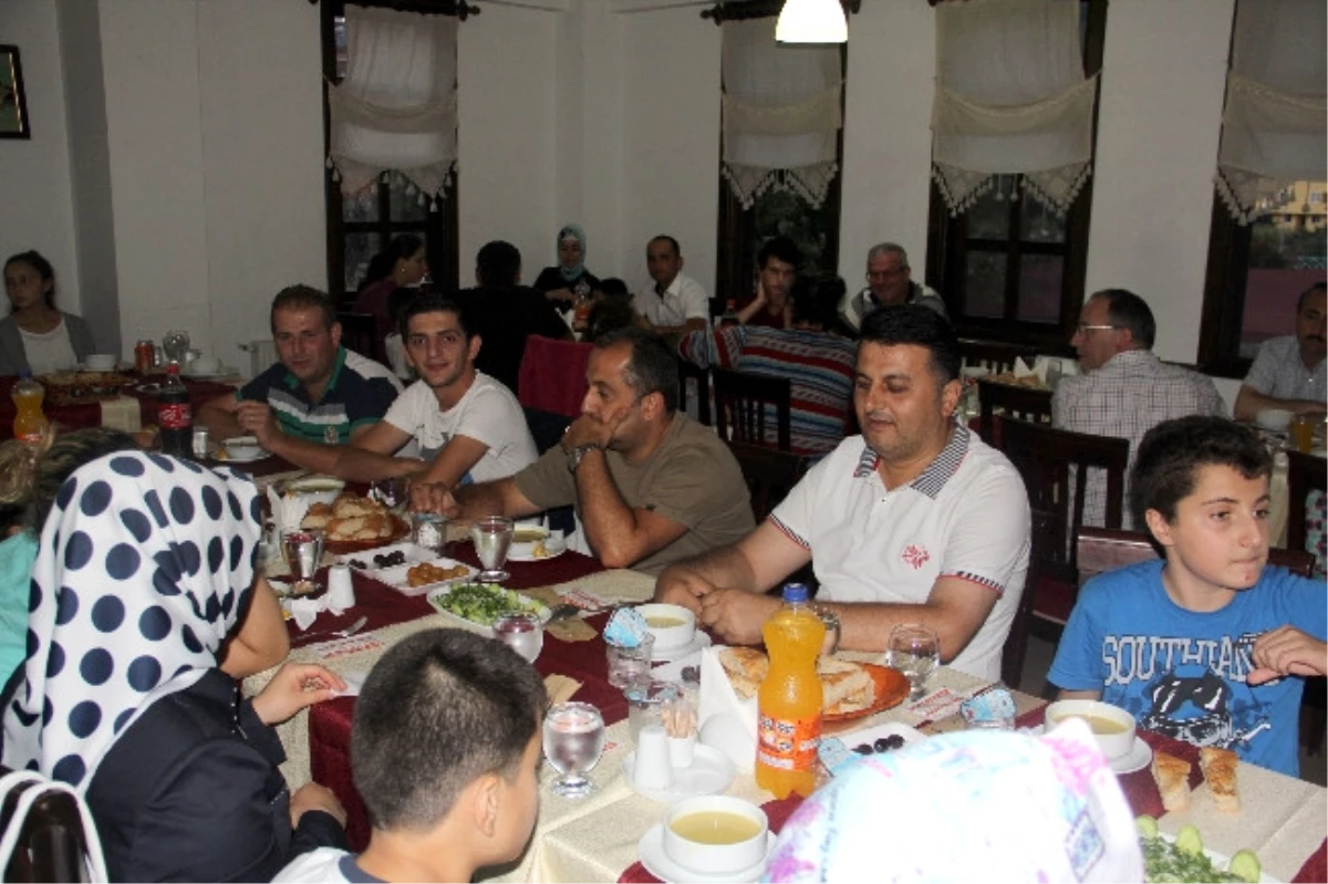 Bozkurt Belediyesi Çalışanları İftarda Bir Araya Geldi
