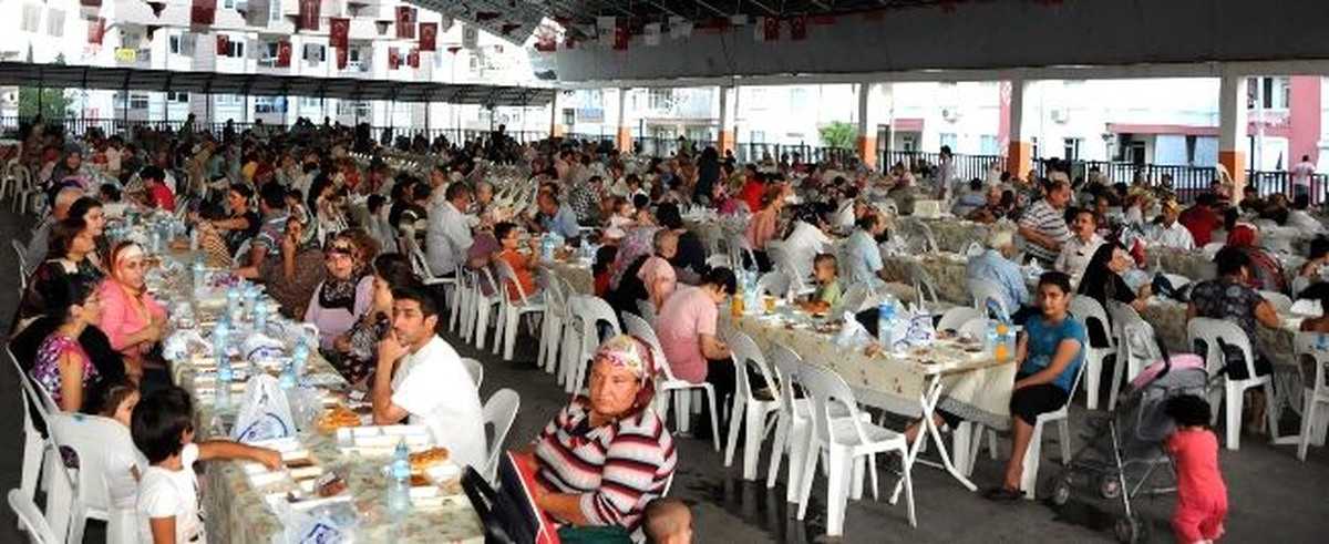 Büyükşehir\'den Demre\'de İftar Yemeği