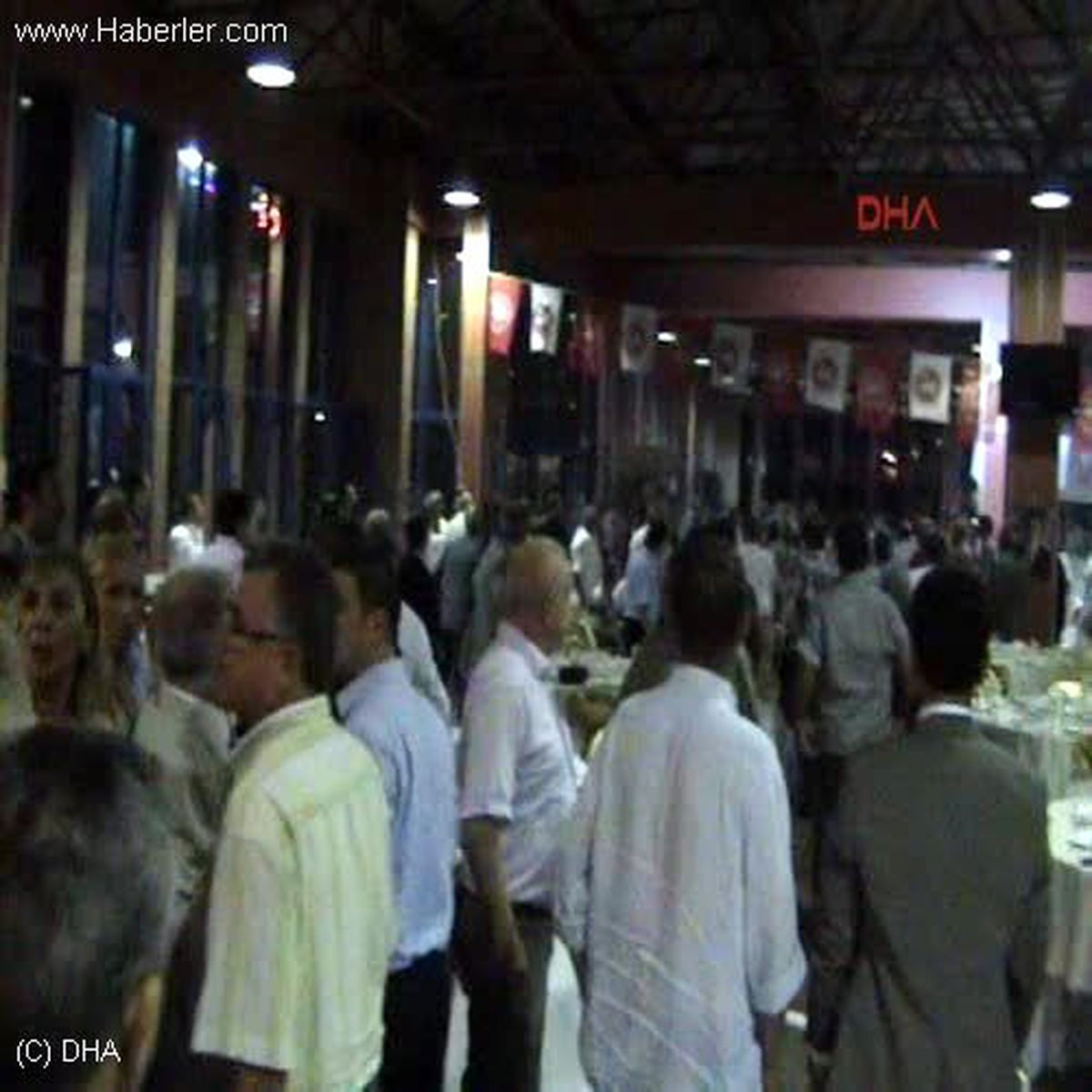 Demokrat Parti İftarında Kavga Çıktı