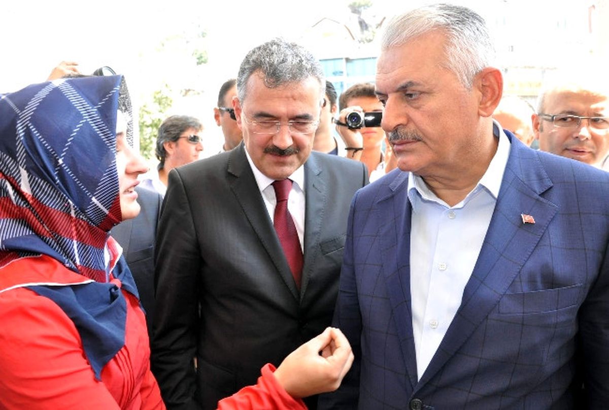Derdini Ağlayarak Bakan Binali Yıldırım\'a Anlattı