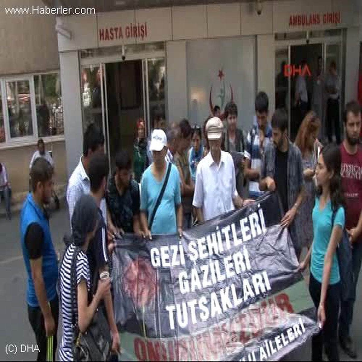 Gezi Olaylarında Tutuklananların Aileleri Haseki Hastanesi\'nde Basın Açıklaması Yaptı