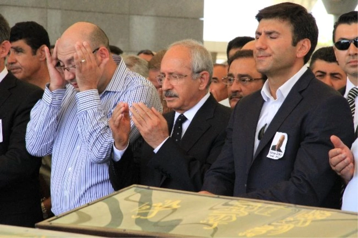 Kılıçdaroğlu, Erbaşar Özsoy\'un Cenaze Törenine Katıldı