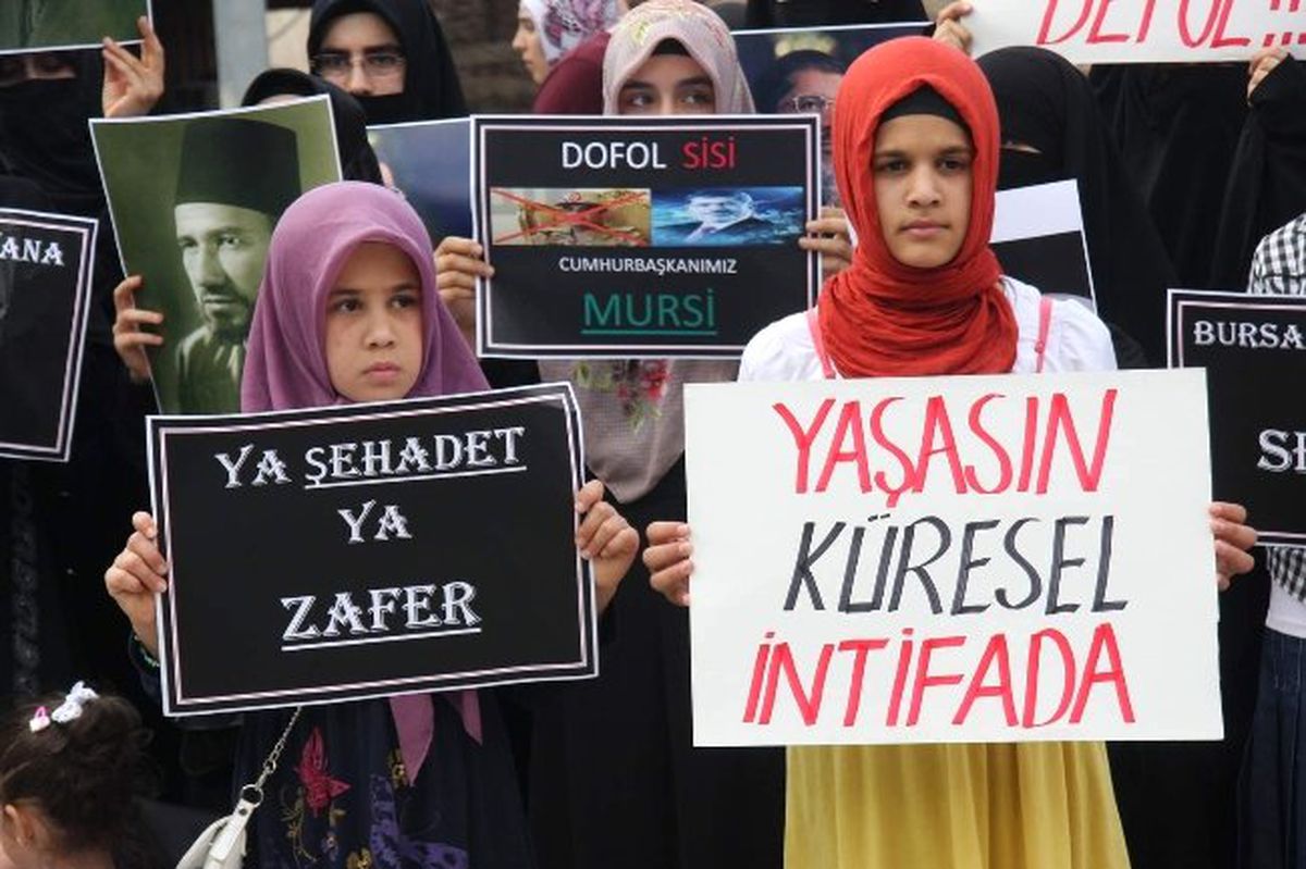 Mısır\'daki Darbe Bursa\'da Protesto Edildi