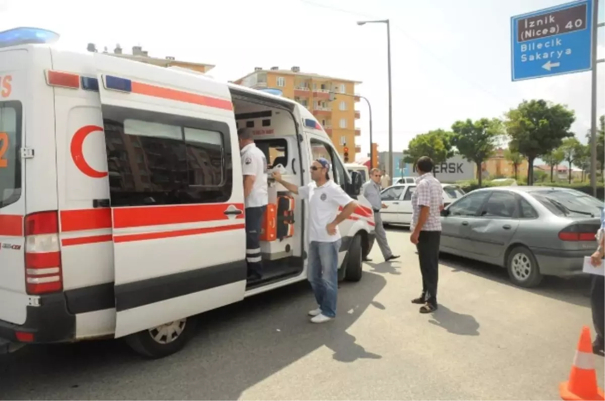 Motosikletle Türkiye Turuna Çıktı Orhangazi\'de Kaza Yaptı