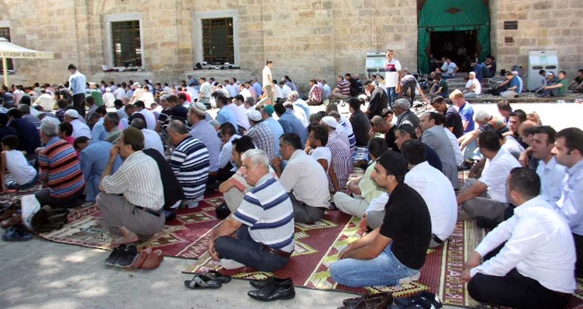 Ramazan\'ın Son Cumasında Ulucami Doldu Taştı