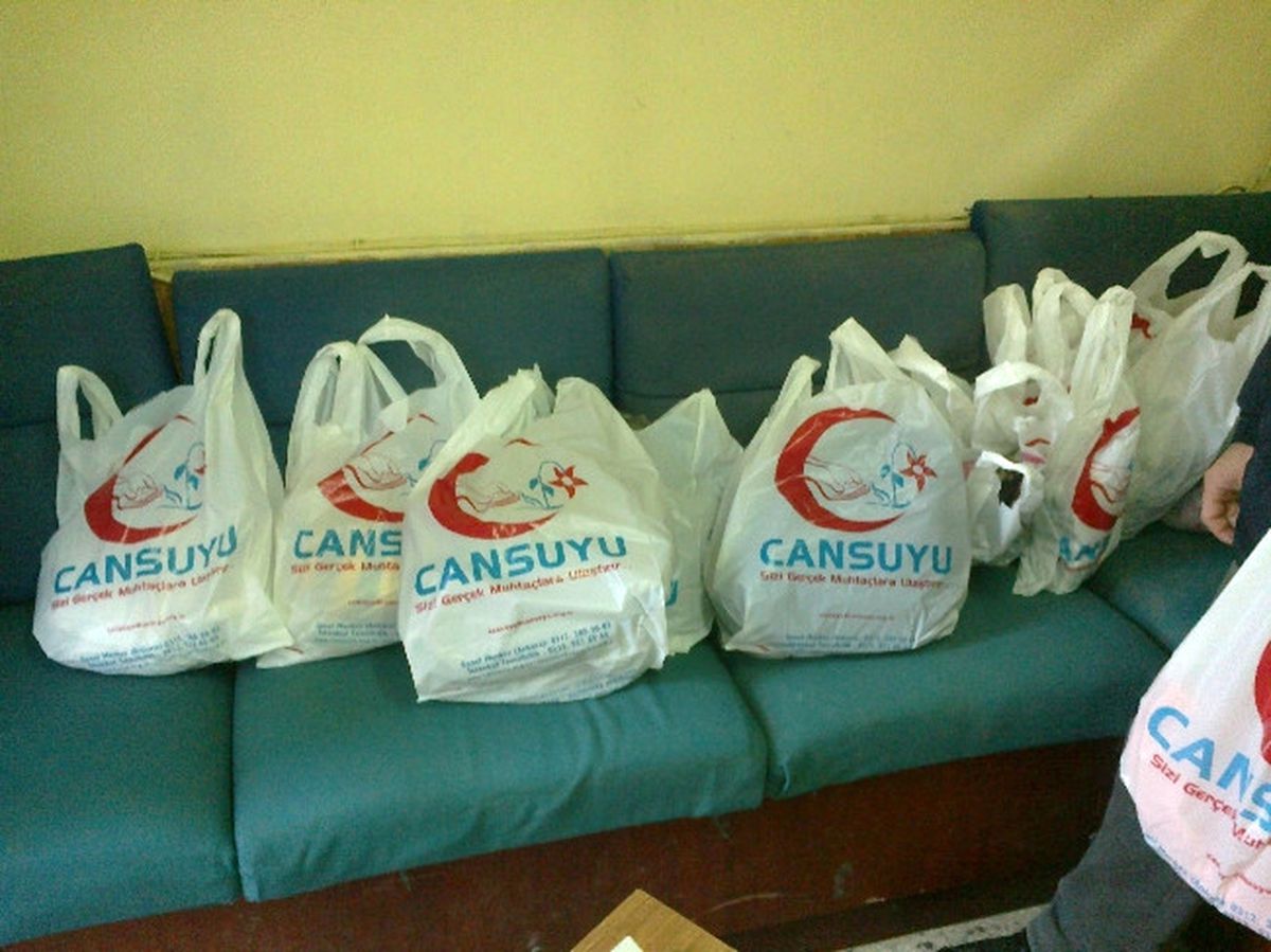 Saadet Partisi Ramazan Paketi Dağıttı