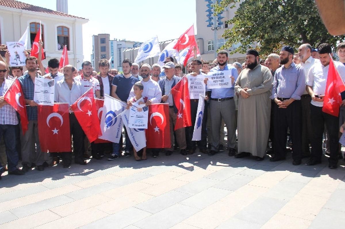 Sakarya\'daki Cuma Namazı Sonrası Mısırlı Müslümanlar İçin Dua Edildi