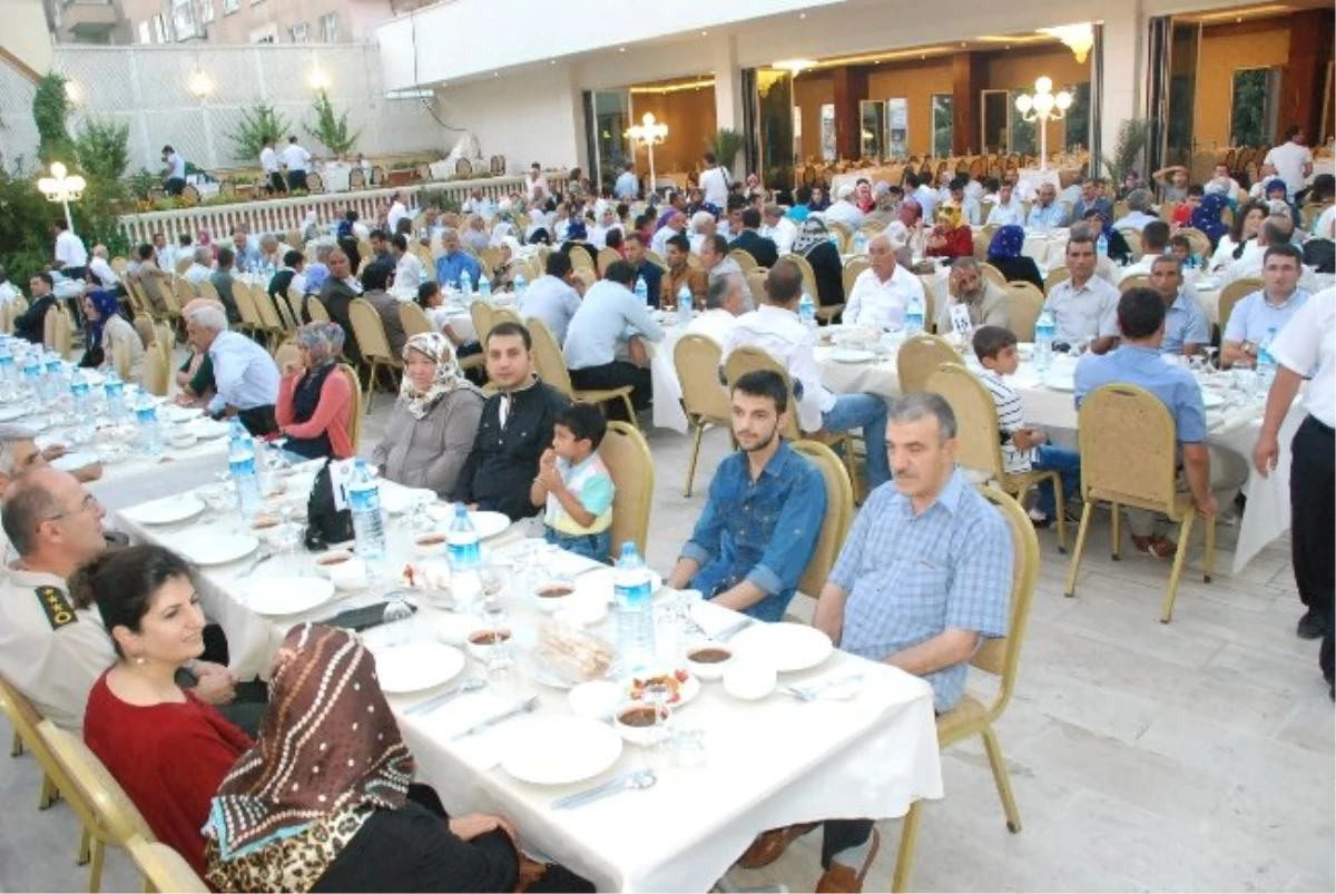 Şehit Aileleri ve Gaziler İftar Yemeğinde Buluştu