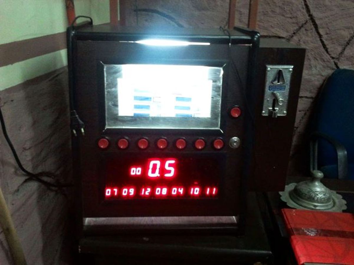 Torbalı\'daki 2 Kahvehanede Sigara Makinesi Ele Geçirildi