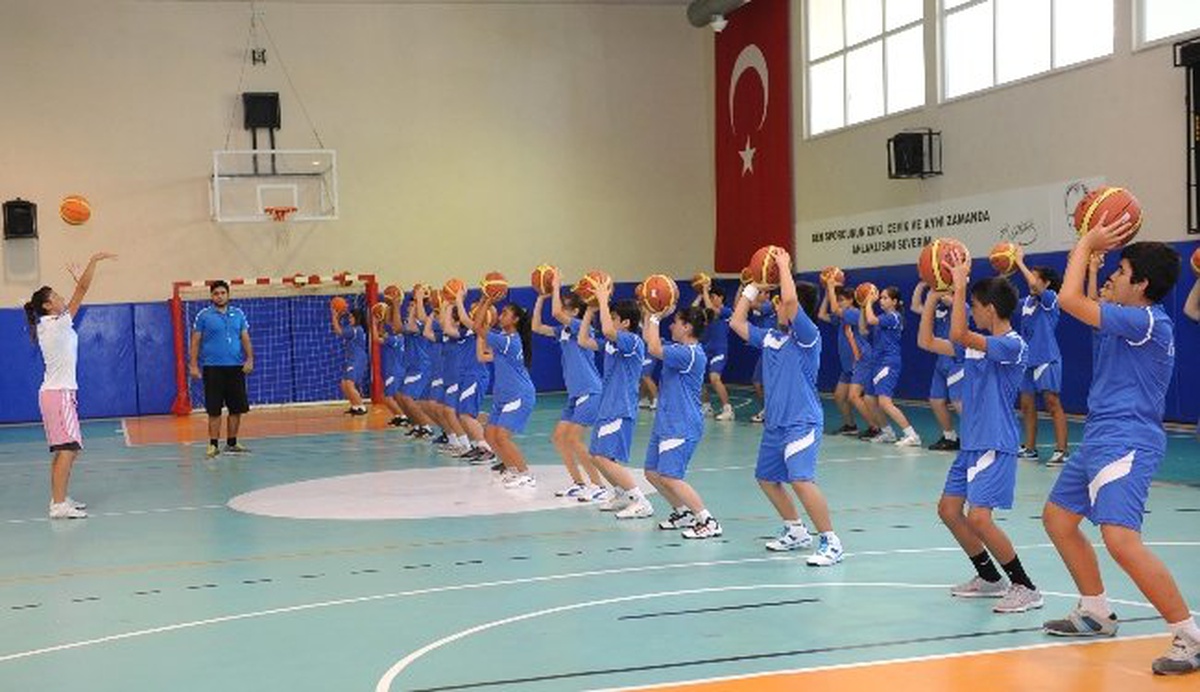 Yaz Spor Okulu\'nda Antremanlar Devam Ediyor