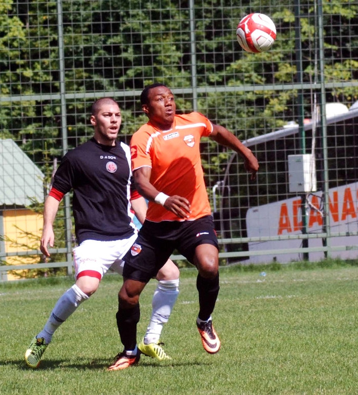 Adanaspor, Yeni Sezon Hazırlıkları Kapsamında Karşılaştığı Karagümrükspor\'u 2-0 Mağlup Etti