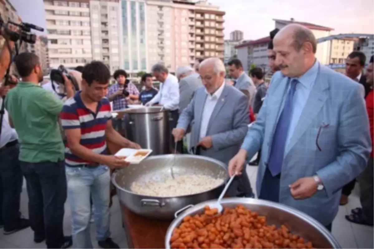 Bakan Yazıcı İftar Sofrasında Rizelilerle Buluştu