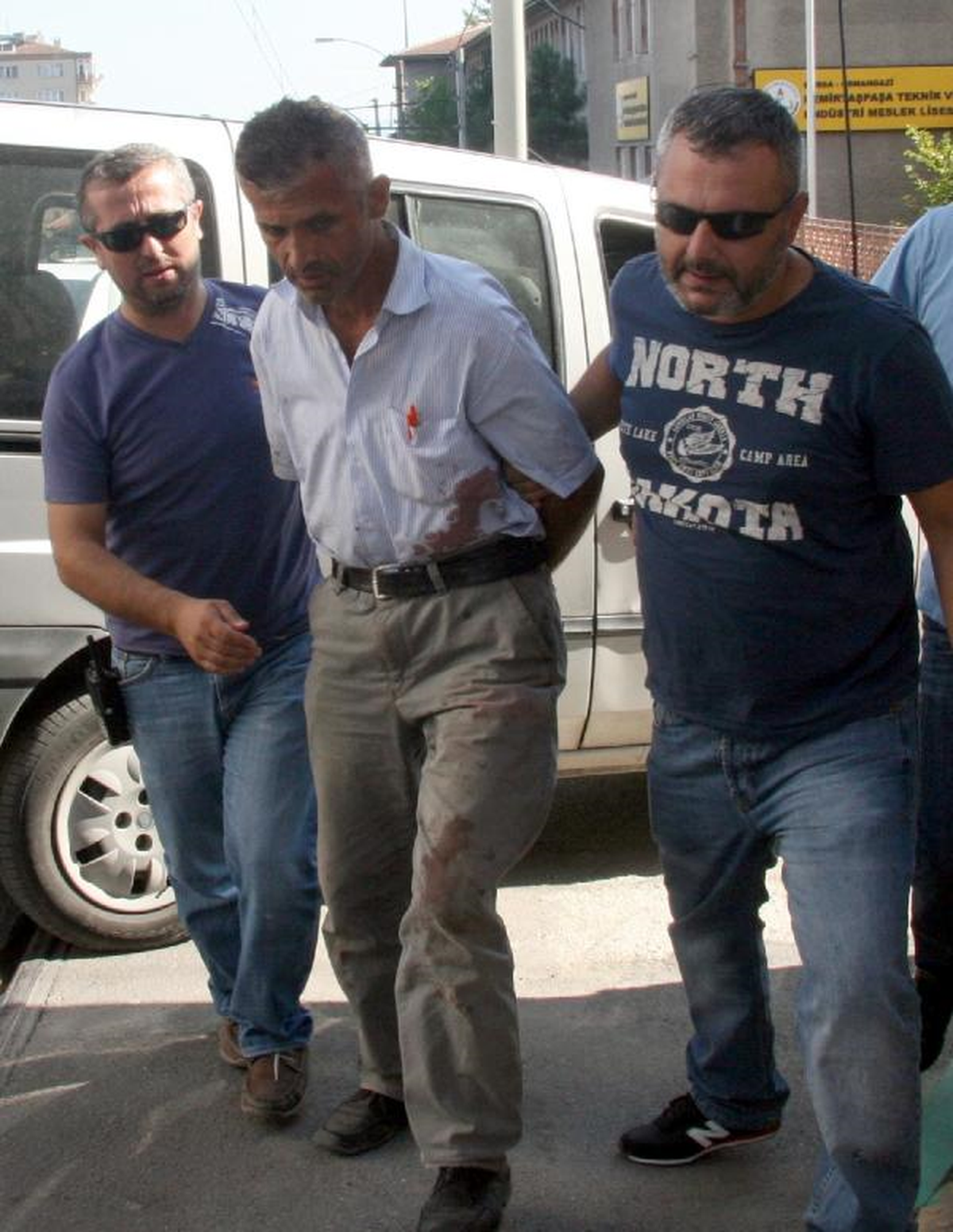 Barışmayan Eski Eşini Bıçaklayıp İntihar Etmek İstedi