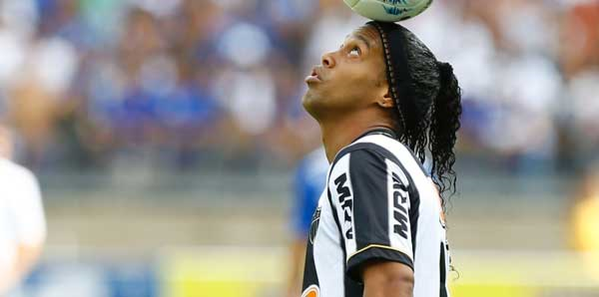 Beşiktaş Transferdeki sessizliğini bozuyor. Ronaldinho'daki ısrarını sürdüren Beşiktaş Ronaldinho Transferini bitirdimi?