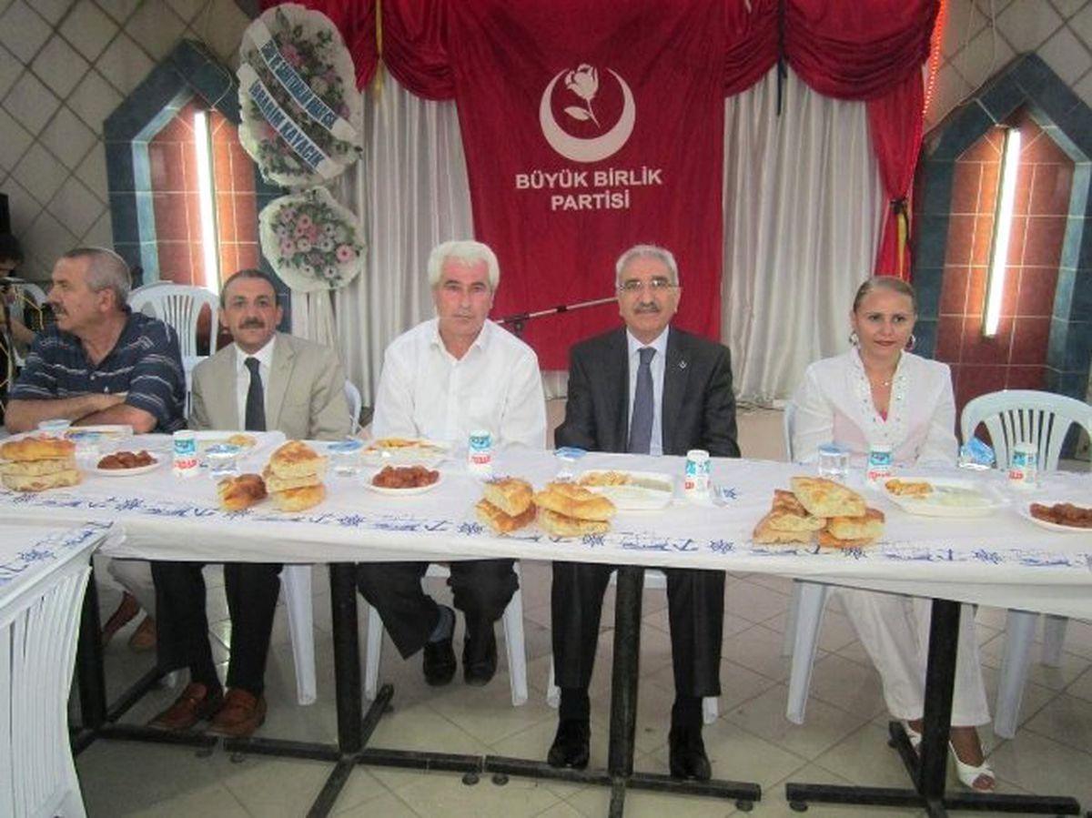 Bozüyük\'te BBP\'nin İftar Yemeği