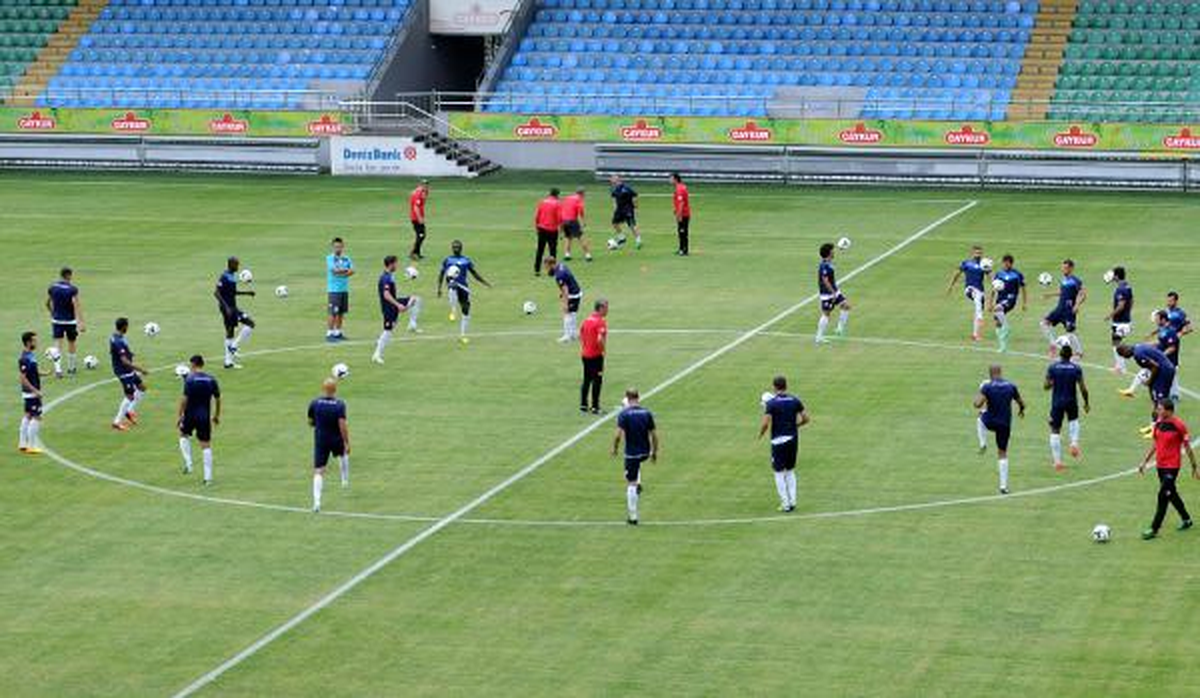 Çaykur Rizespor\'a Atletico Madrid\'den Stoper