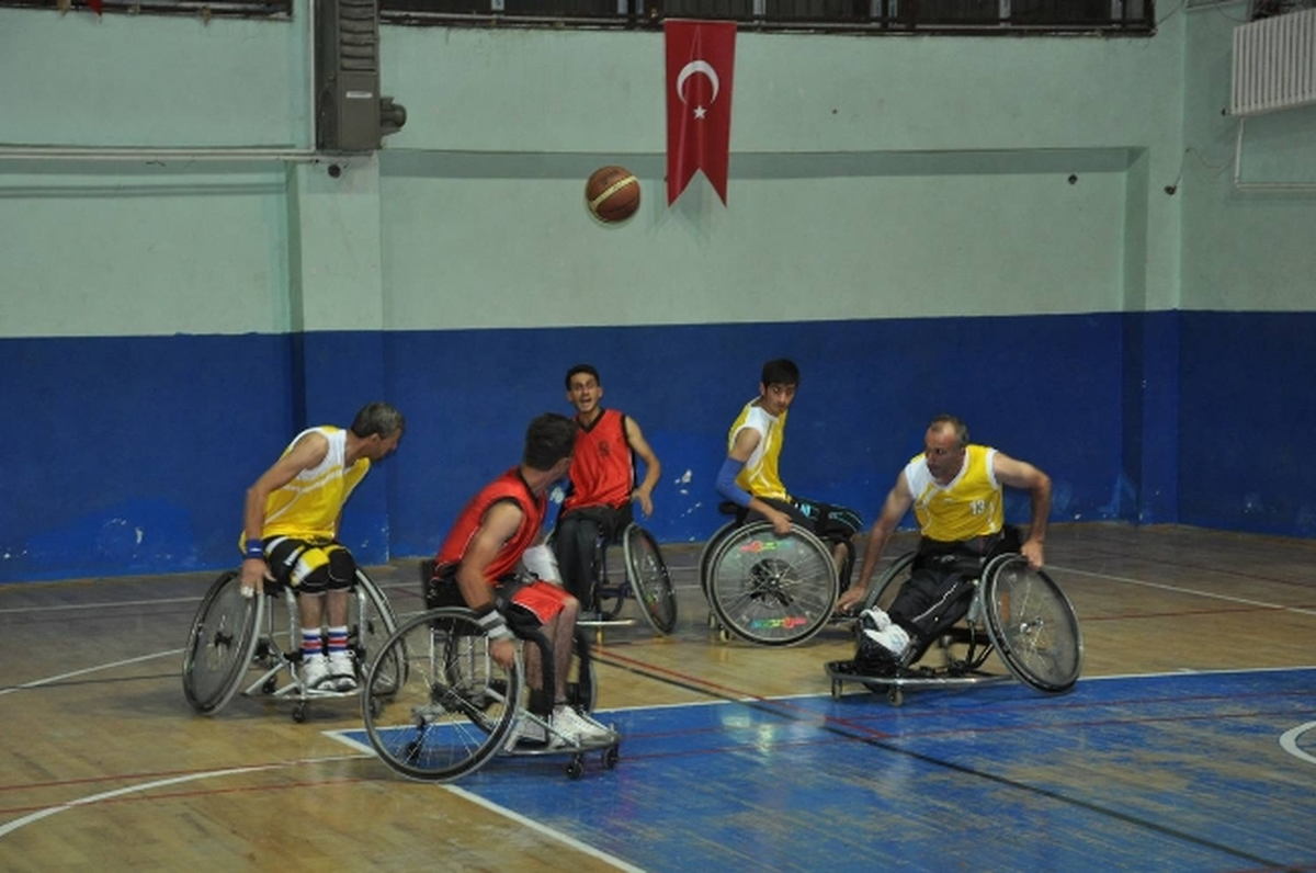 Engellilerden Dostluk Maçı