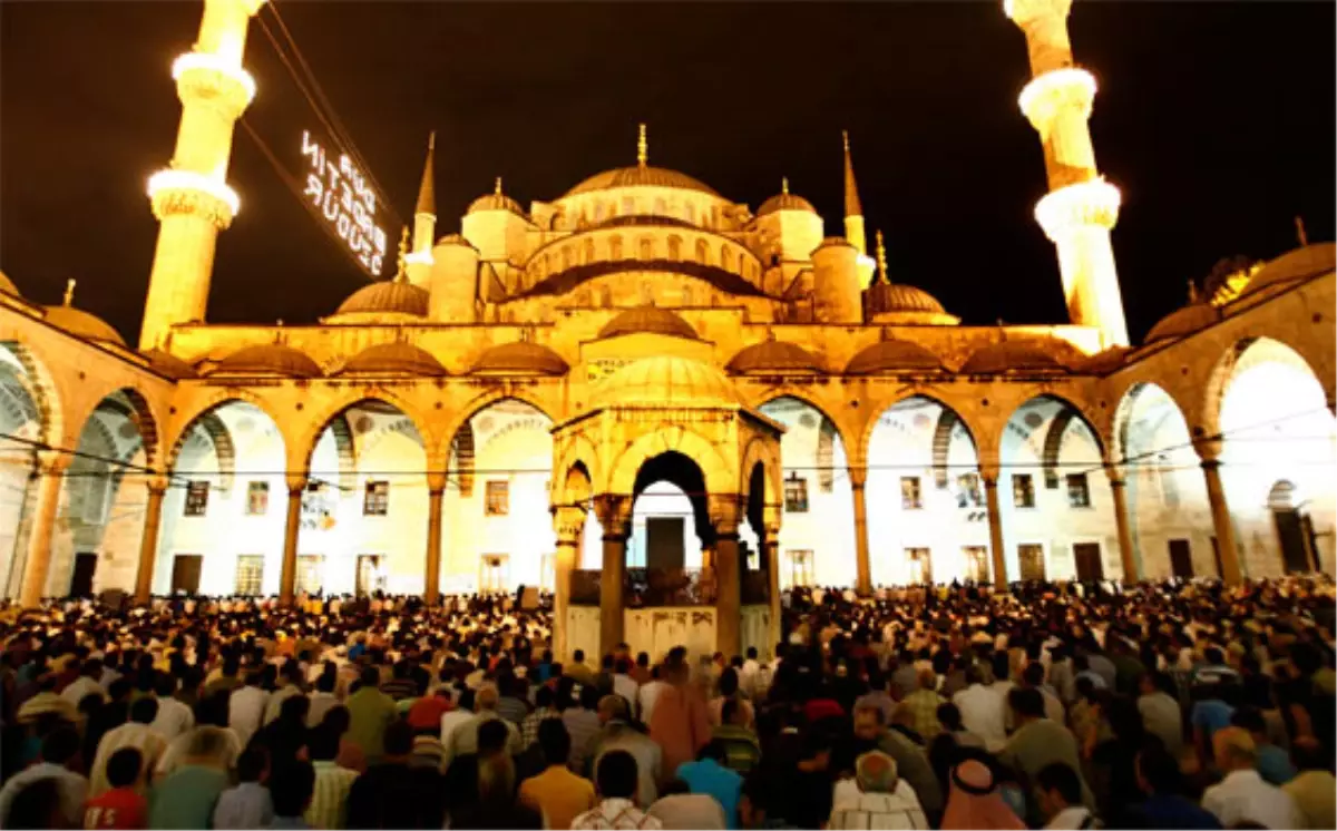 İstanbul\'da Kadir Gecesi